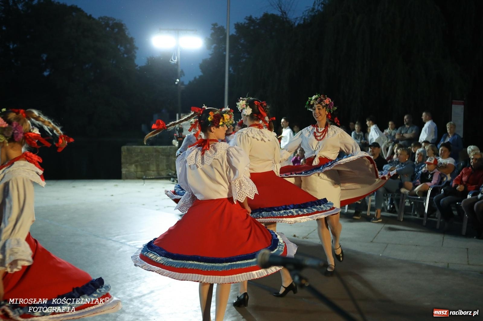 Zdjęcie w galerii na portalu naszraciborz.pl: Noc Świętojańska znów rozświetliła Park Roth - foto na bis! wiadomości z regionu