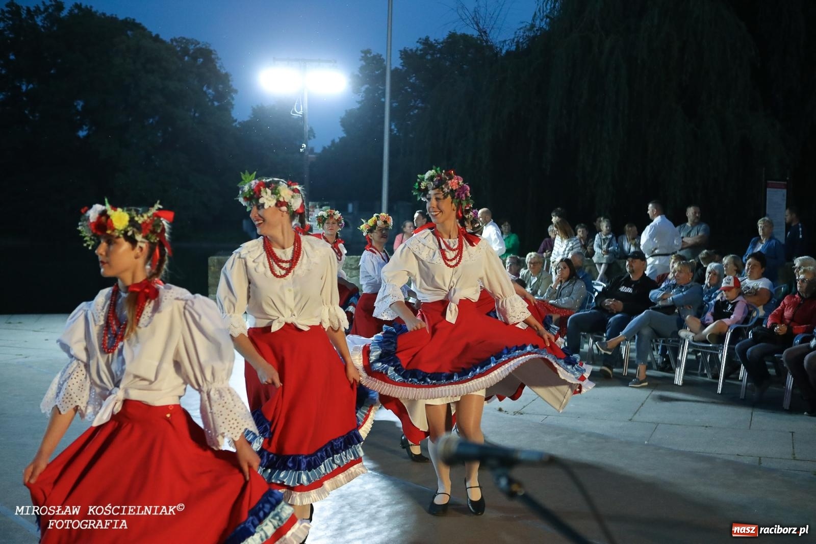 Zdjęcie w galerii na portalu naszraciborz.pl: Noc Świętojańska znów rozświetliła Park Roth - foto na bis! wiadomości z regionu