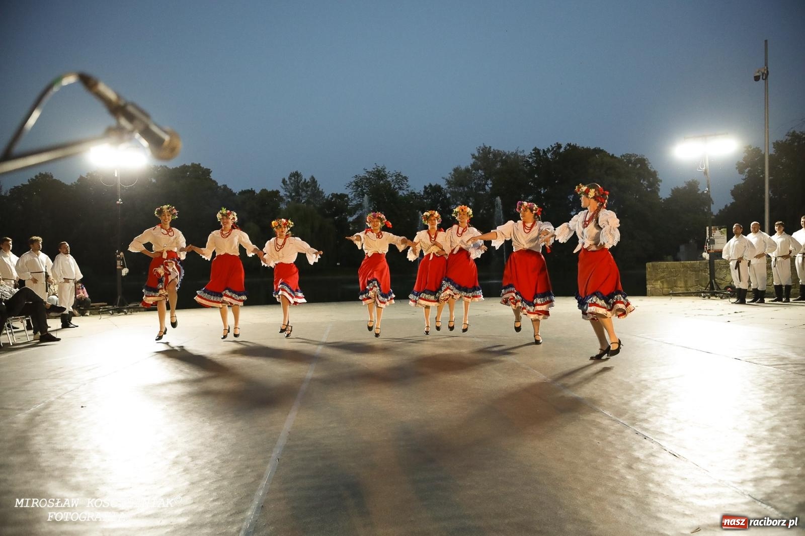 Zdjęcie w galerii na portalu naszraciborz.pl: Noc Świętojańska znów rozświetliła Park Roth - foto na bis! wiadomości z regionu
