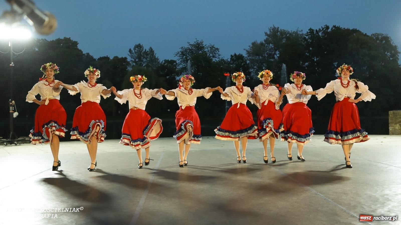 Zdjęcie w galerii na portalu naszraciborz.pl: Noc Świętojańska znów rozświetliła Park Roth - foto na bis! wiadomości z regionu