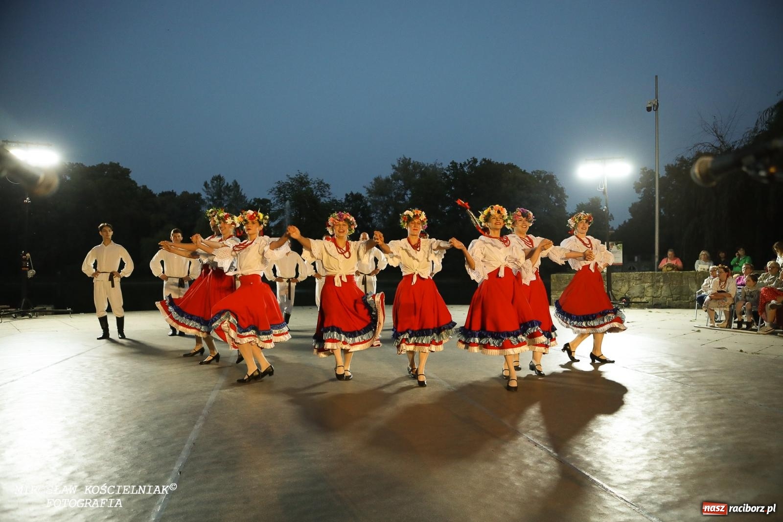 Zdjęcie w galerii na portalu naszraciborz.pl: Noc Świętojańska znów rozświetliła Park Roth - foto na bis! wiadomości z regionu