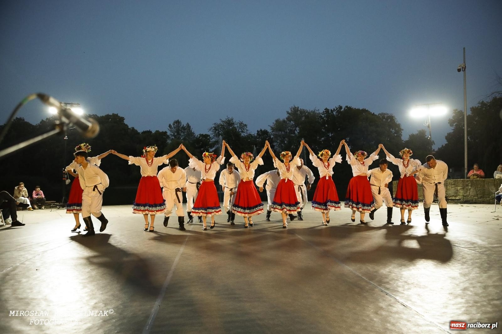 Zdjęcie w galerii na portalu naszraciborz.pl: Noc Świętojańska znów rozświetliła Park Roth - foto na bis! wiadomości z regionu