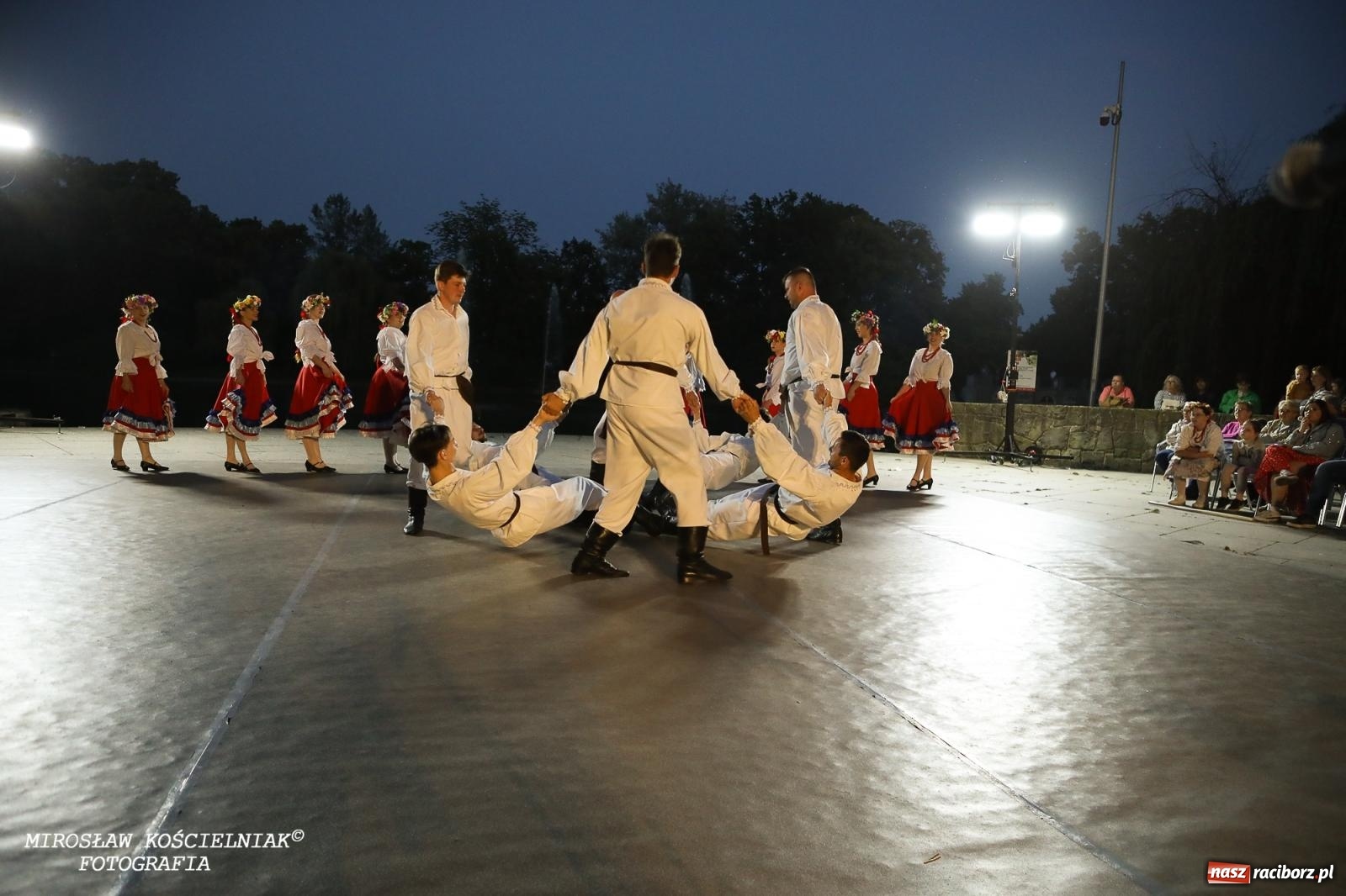 Zdjęcie w galerii na portalu naszraciborz.pl: Noc Świętojańska znów rozświetliła Park Roth - foto na bis! wiadomości z regionu