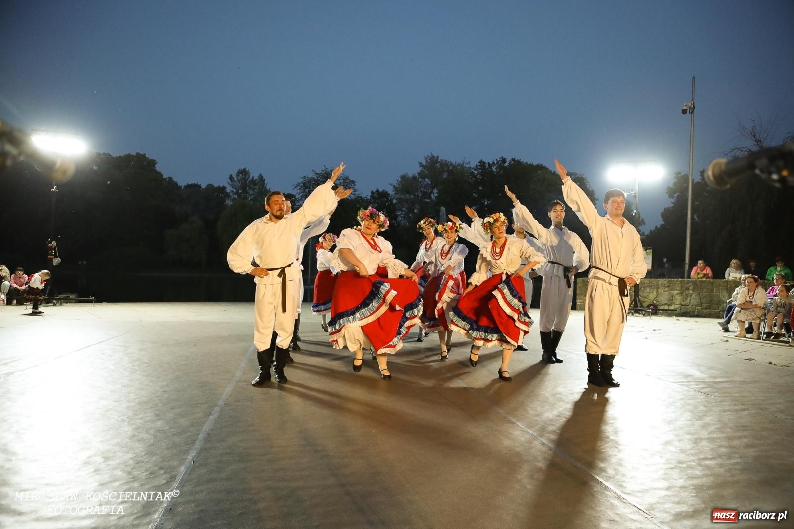 Zdjęcie w galerii na portalu naszraciborz.pl: Noc Świętojańska znów rozświetliła Park Roth - foto na bis! wiadomości z regionu