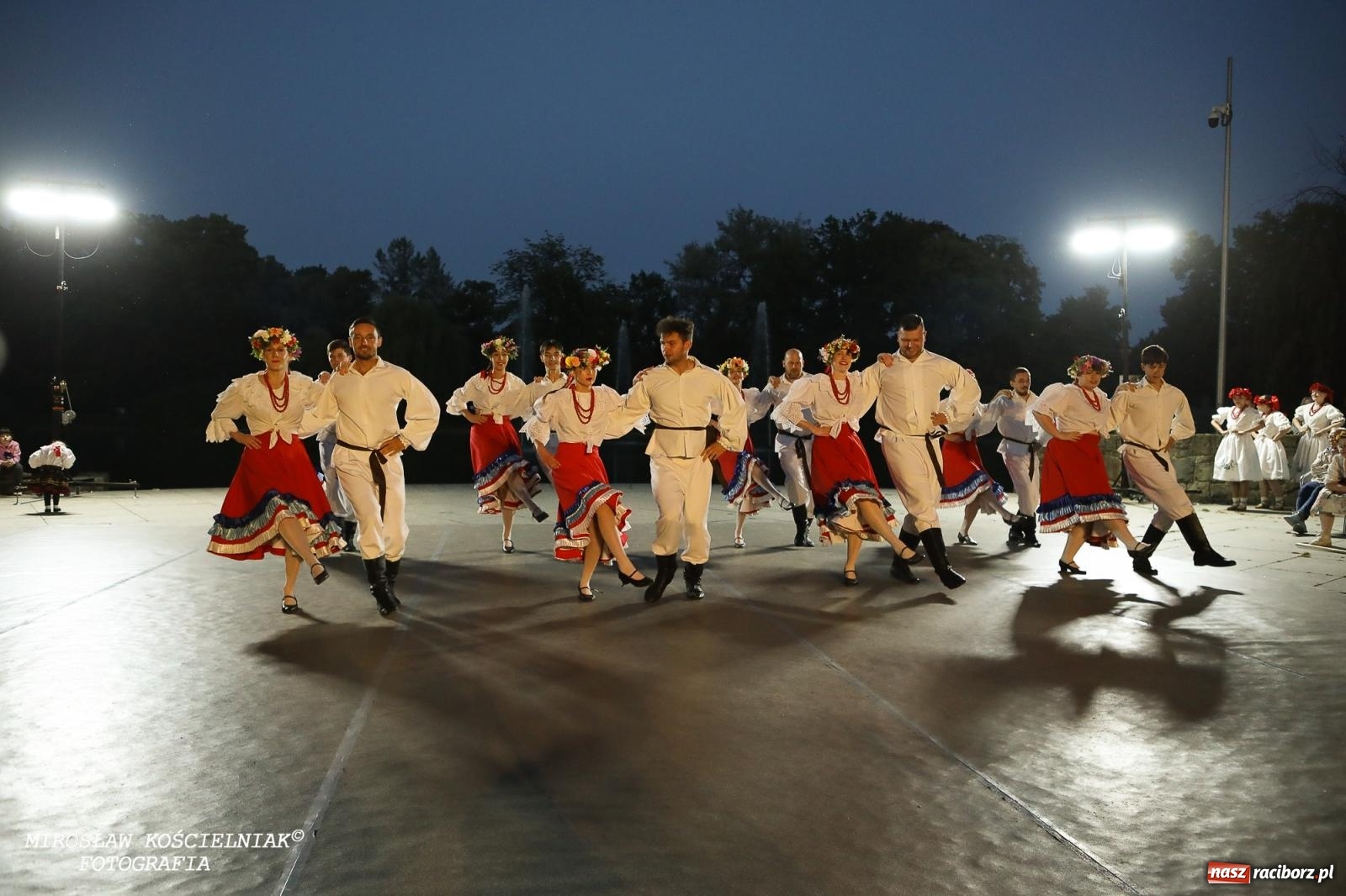 Zdjęcie w galerii na portalu naszraciborz.pl: Noc Świętojańska znów rozświetliła Park Roth - foto na bis! wiadomości z regionu