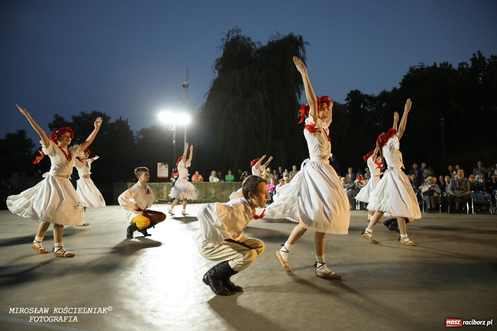 Zdjęcie w galerii na portalu naszraciborz.pl: Noc Świętojańska znów rozświetliła Park Roth - foto na bis! wiadomości z regionu