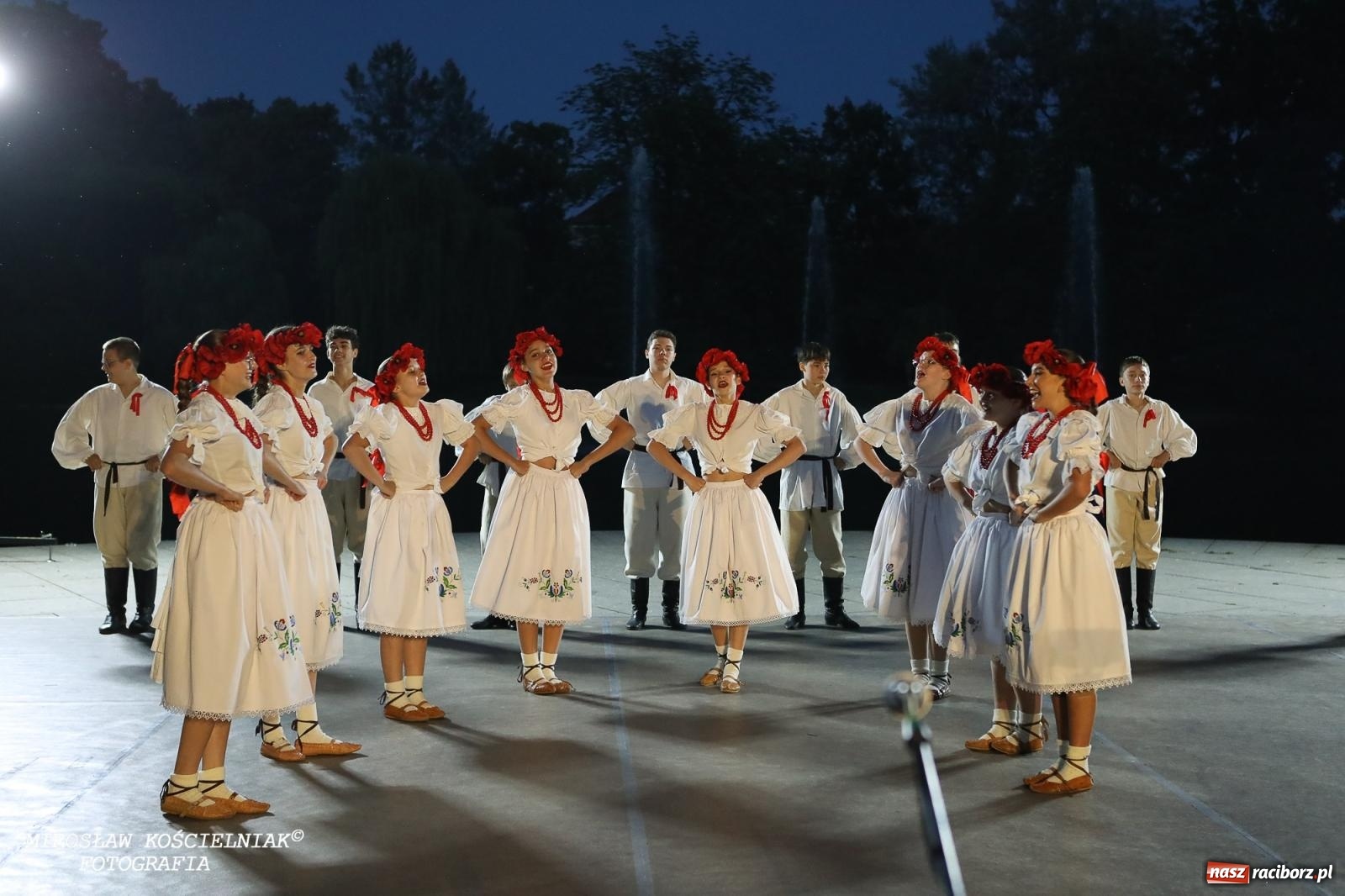 Zdjęcie w galerii na portalu naszraciborz.pl: Noc Świętojańska znów rozświetliła Park Roth - foto na bis! wiadomości z regionu
