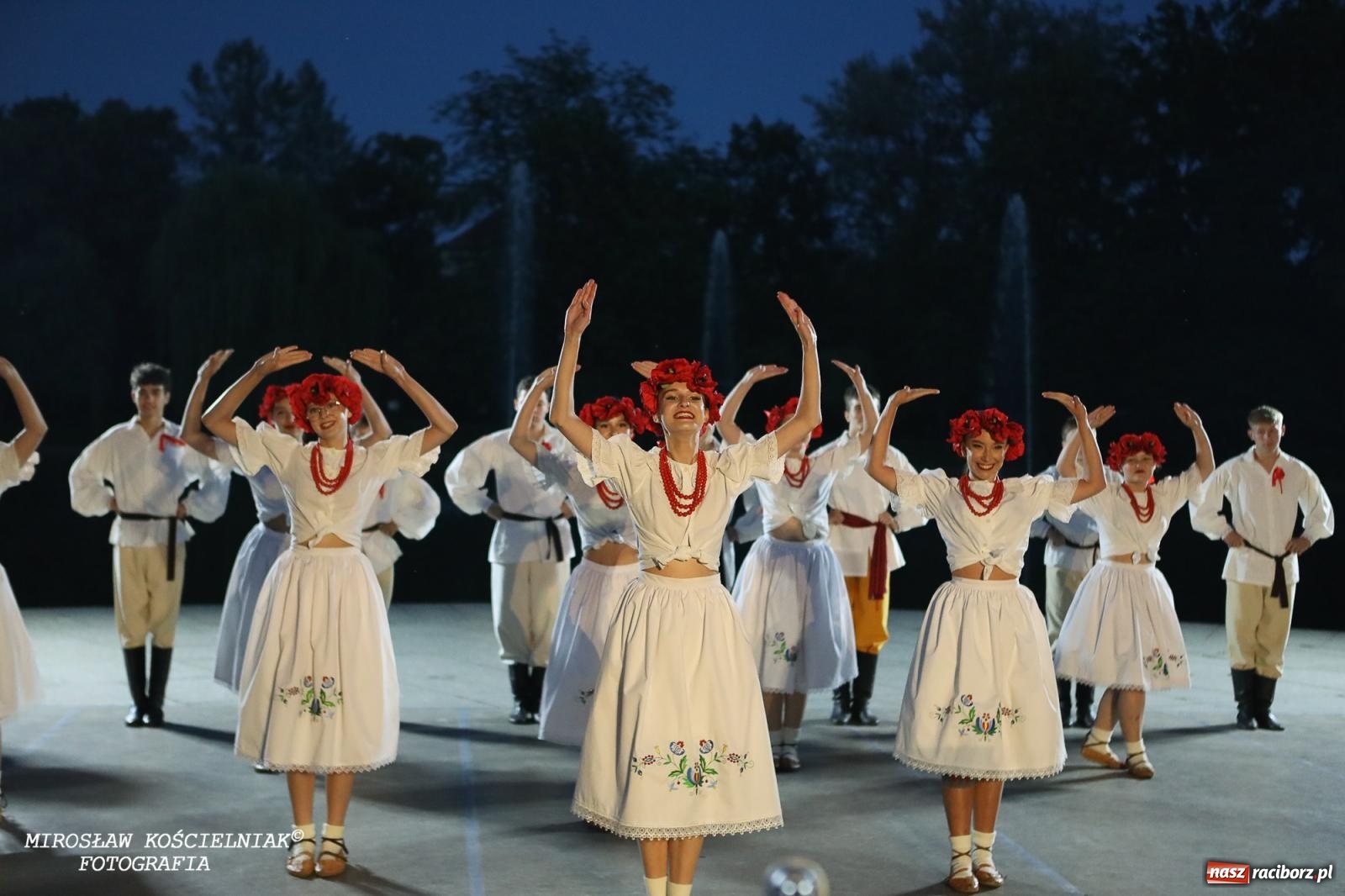 Zdjęcie w galerii na portalu naszraciborz.pl: Noc Świętojańska znów rozświetliła Park Roth - foto na bis! wiadomości z regionu