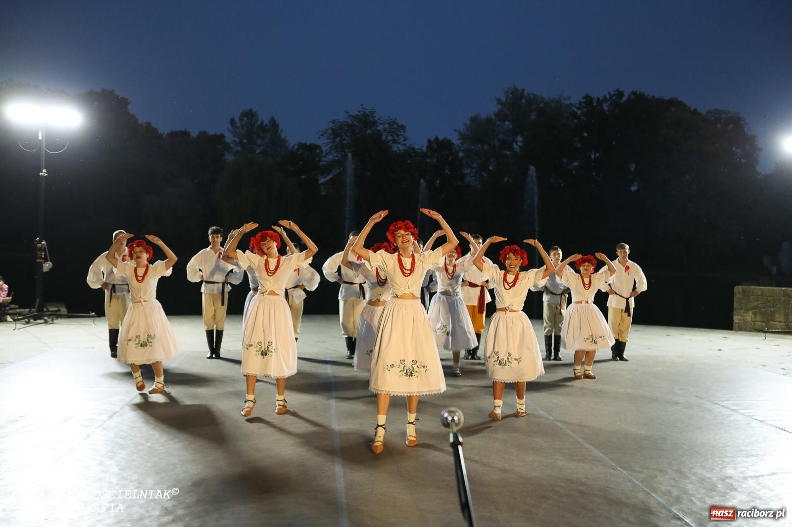 Zdjęcie w galerii na portalu naszraciborz.pl: Noc Świętojańska znów rozświetliła Park Roth - foto na bis! wiadomości z regionu