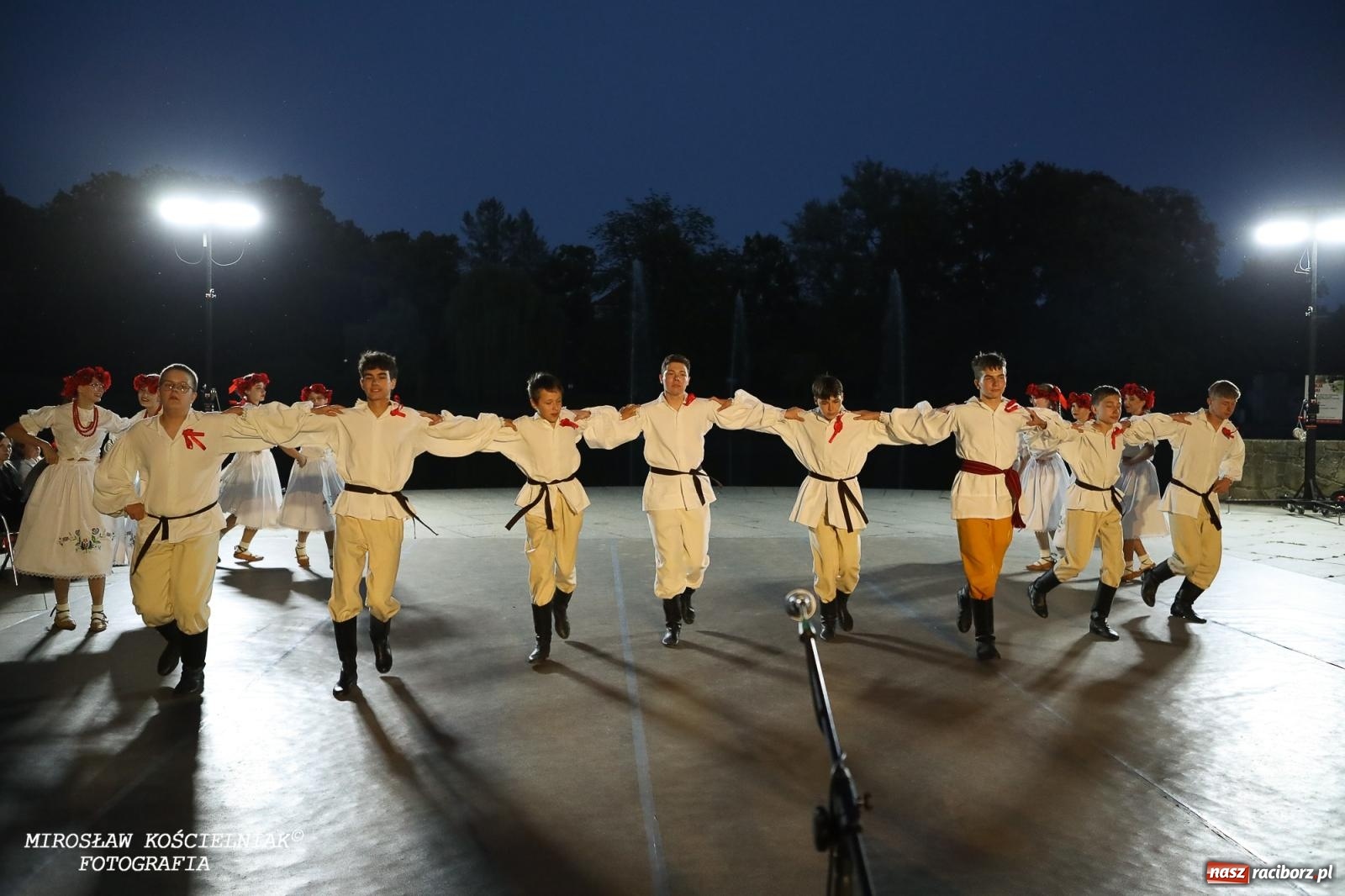 Zdjęcie w galerii na portalu naszraciborz.pl: Noc Świętojańska znów rozświetliła Park Roth - foto na bis! wiadomości z regionu