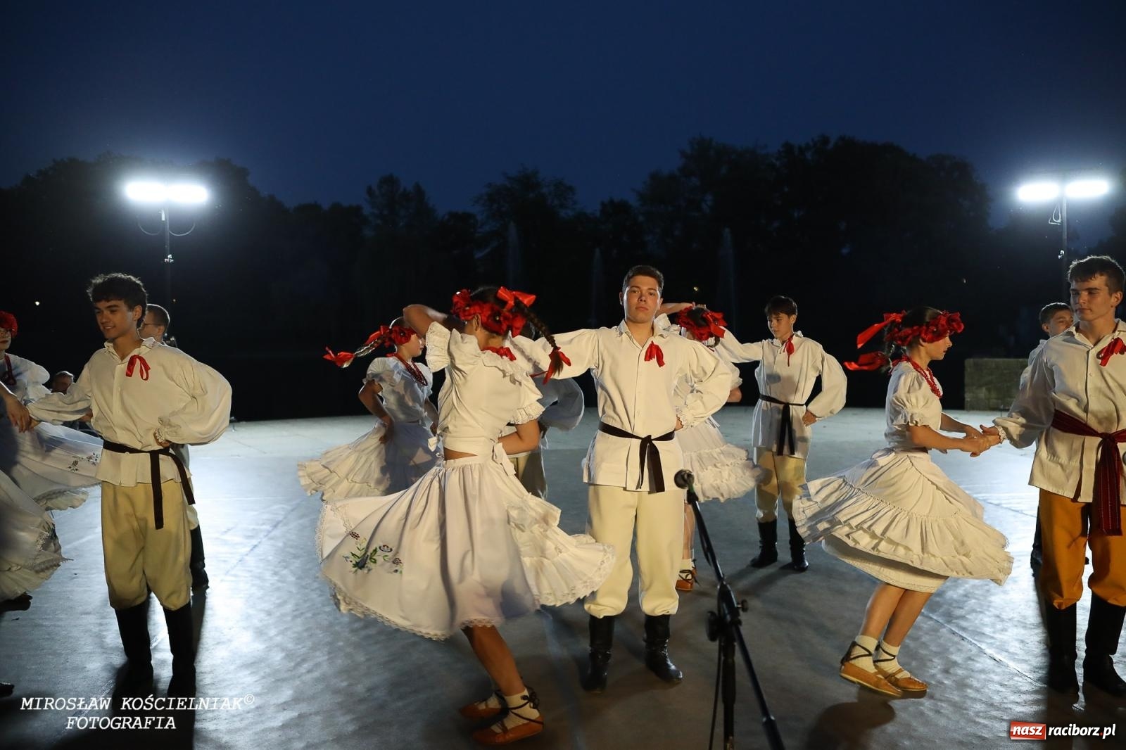 Zdjęcie w galerii na portalu naszraciborz.pl: Noc Świętojańska znów rozświetliła Park Roth - foto na bis! wiadomości z regionu
