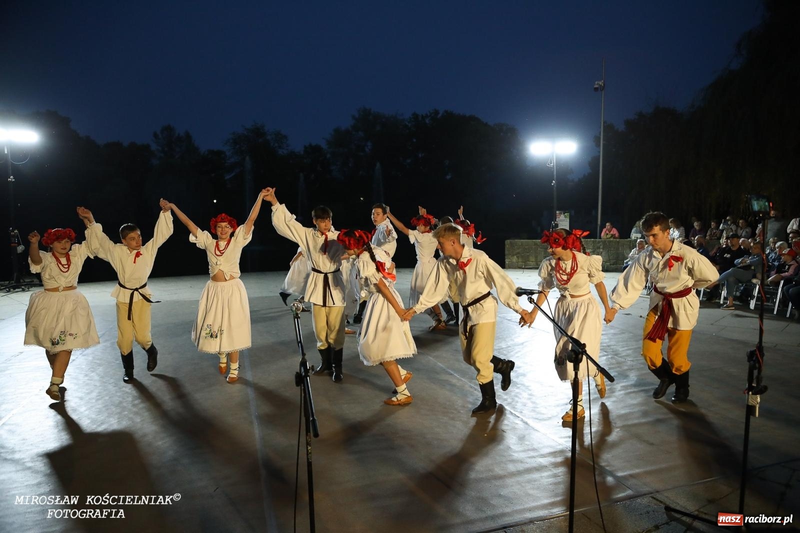 Zdjęcie w galerii na portalu naszraciborz.pl: Noc Świętojańska znów rozświetliła Park Roth - foto na bis! wiadomości z regionu