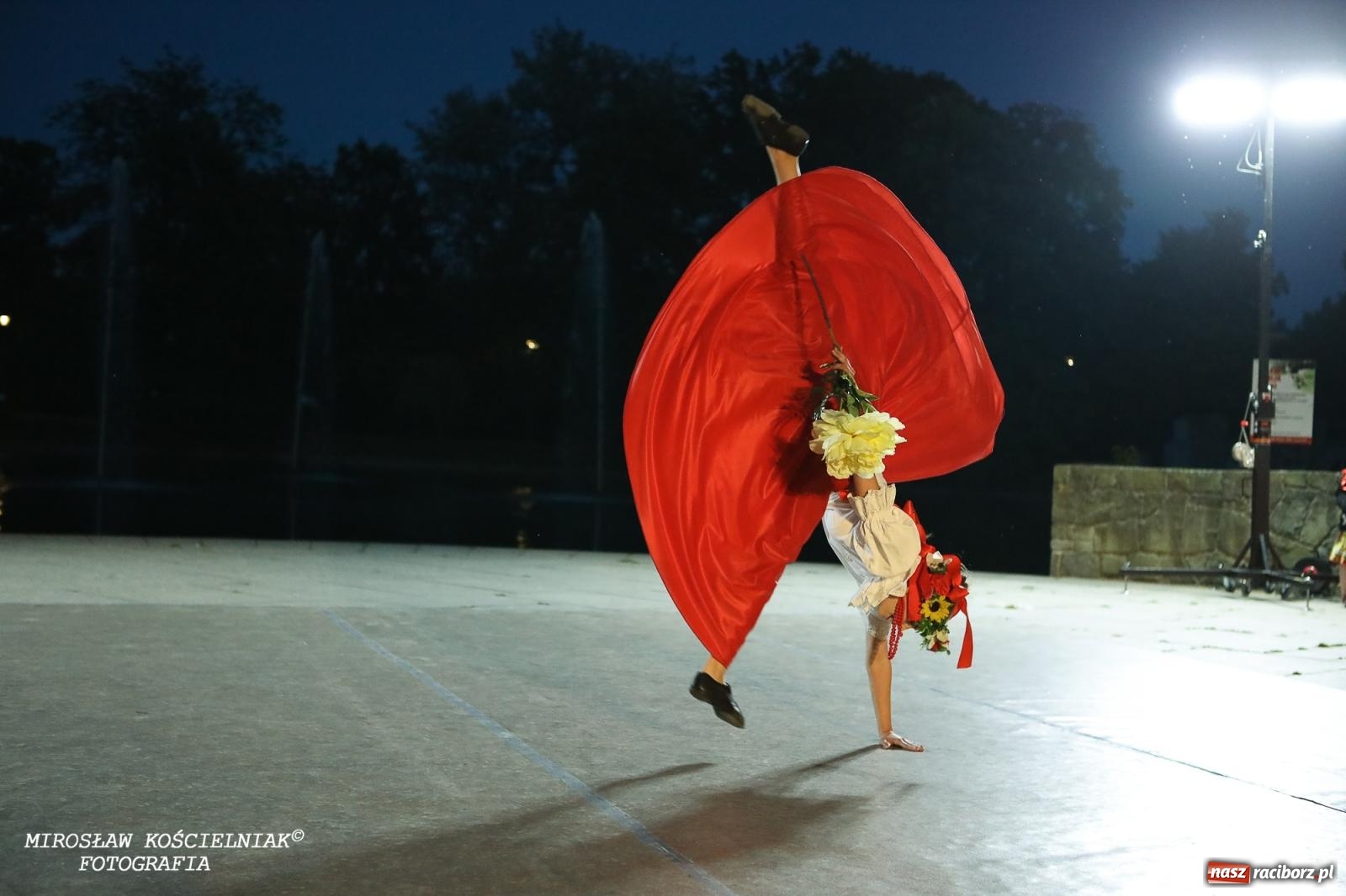 Zdjęcie w galerii na portalu naszraciborz.pl: Noc Świętojańska znów rozświetliła Park Roth - foto na bis! wiadomości z regionu