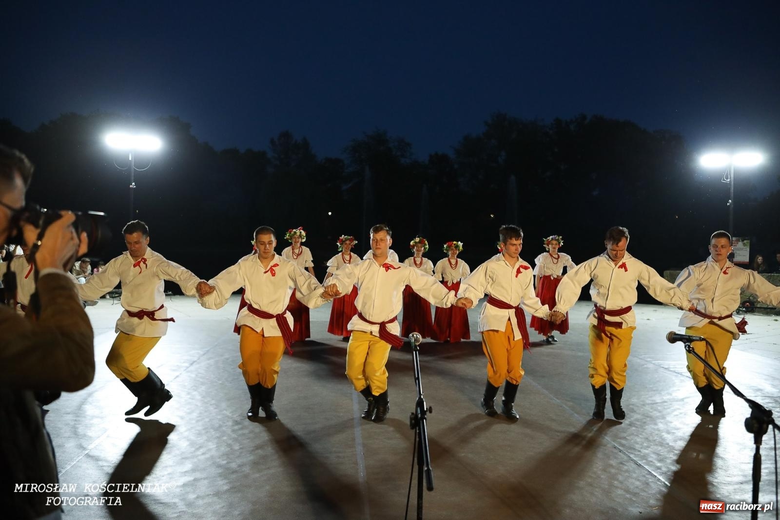 Zdjęcie w galerii na portalu naszraciborz.pl: Noc Świętojańska znów rozświetliła Park Roth - foto na bis! wiadomości z regionu