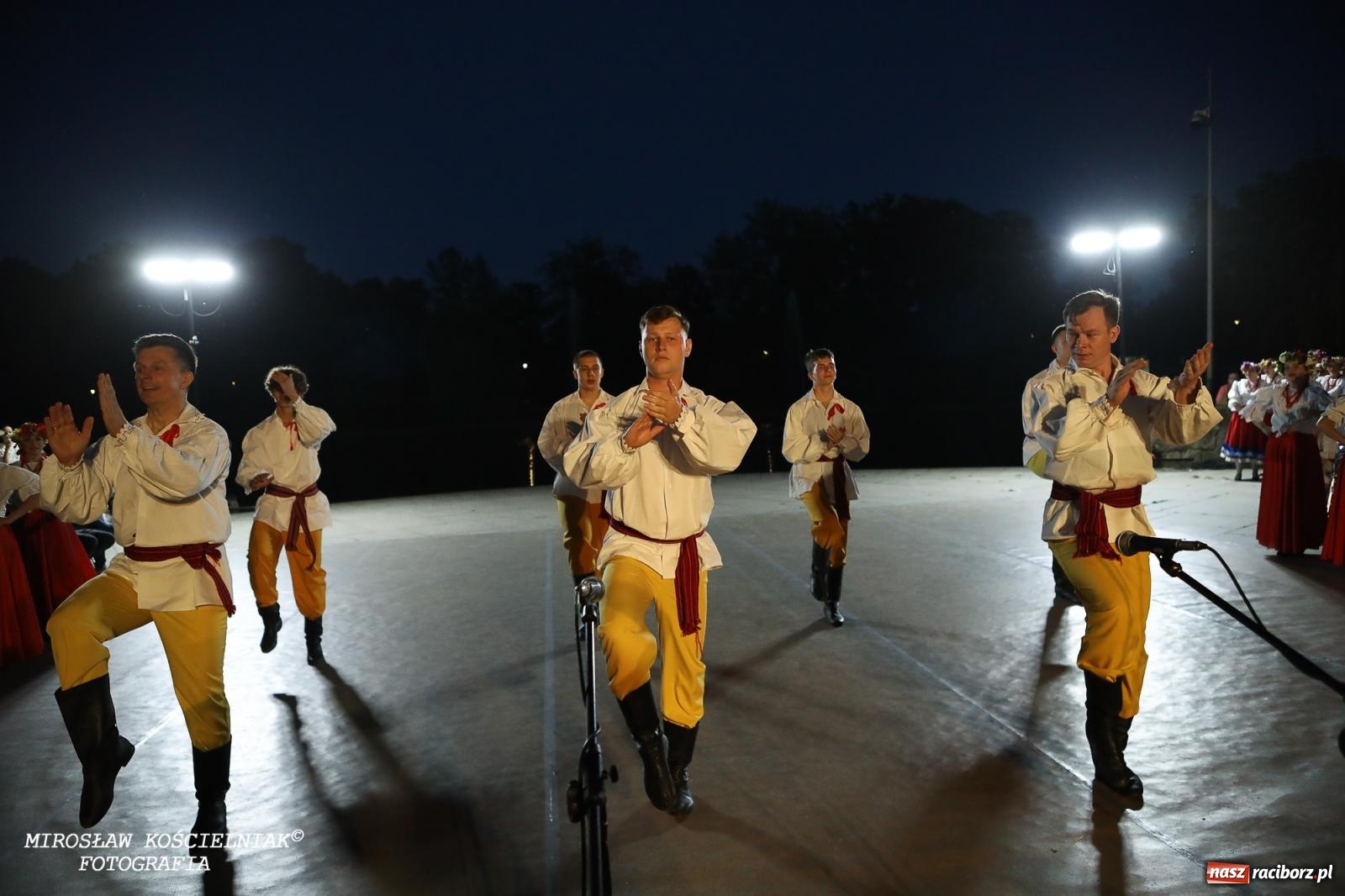 Zdjęcie w galerii na portalu naszraciborz.pl: Noc Świętojańska znów rozświetliła Park Roth - foto na bis! wiadomości z regionu