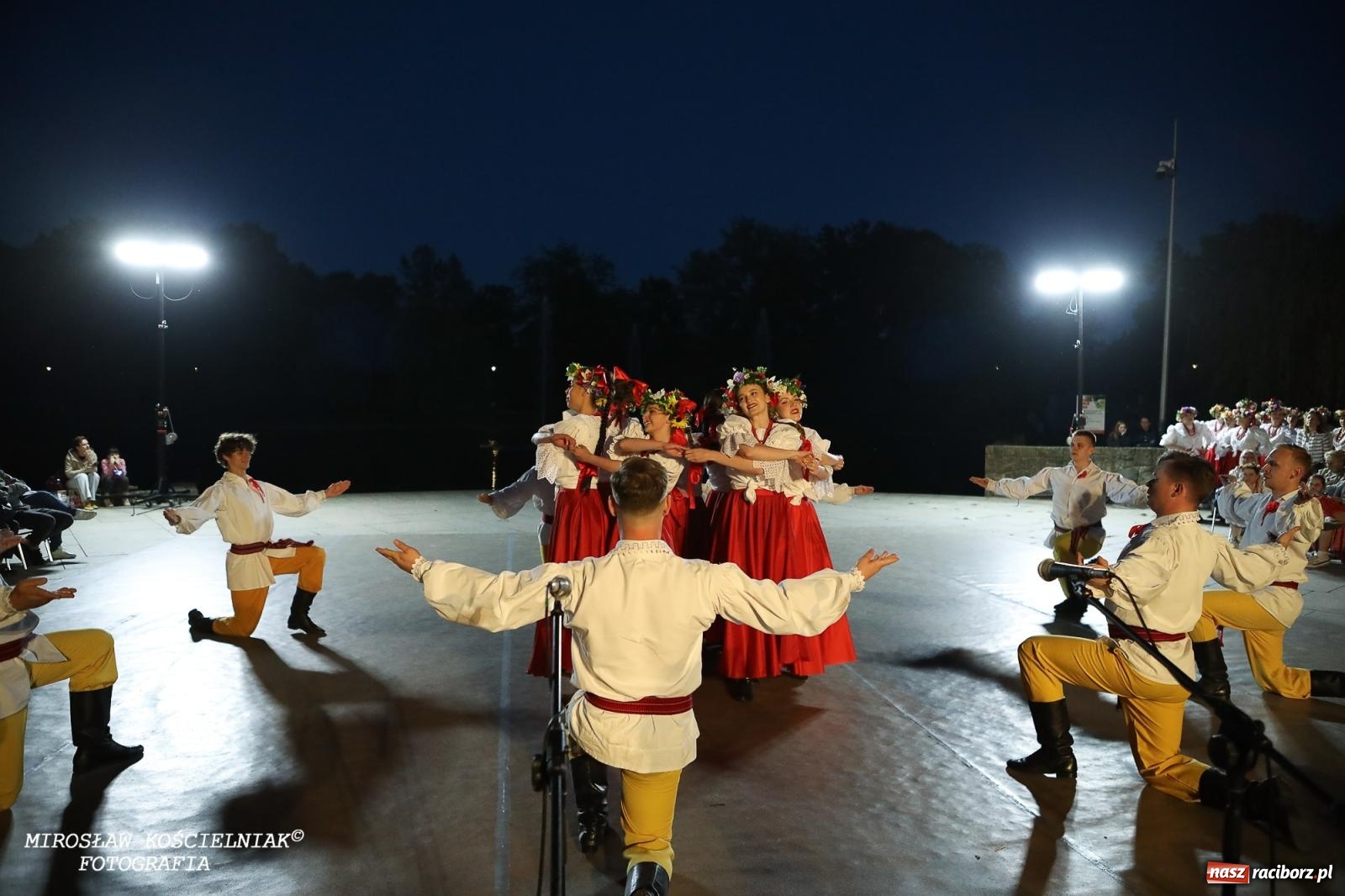 Zdjęcie w galerii na portalu naszraciborz.pl: Noc Świętojańska znów rozświetliła Park Roth - foto na bis! wiadomości z regionu