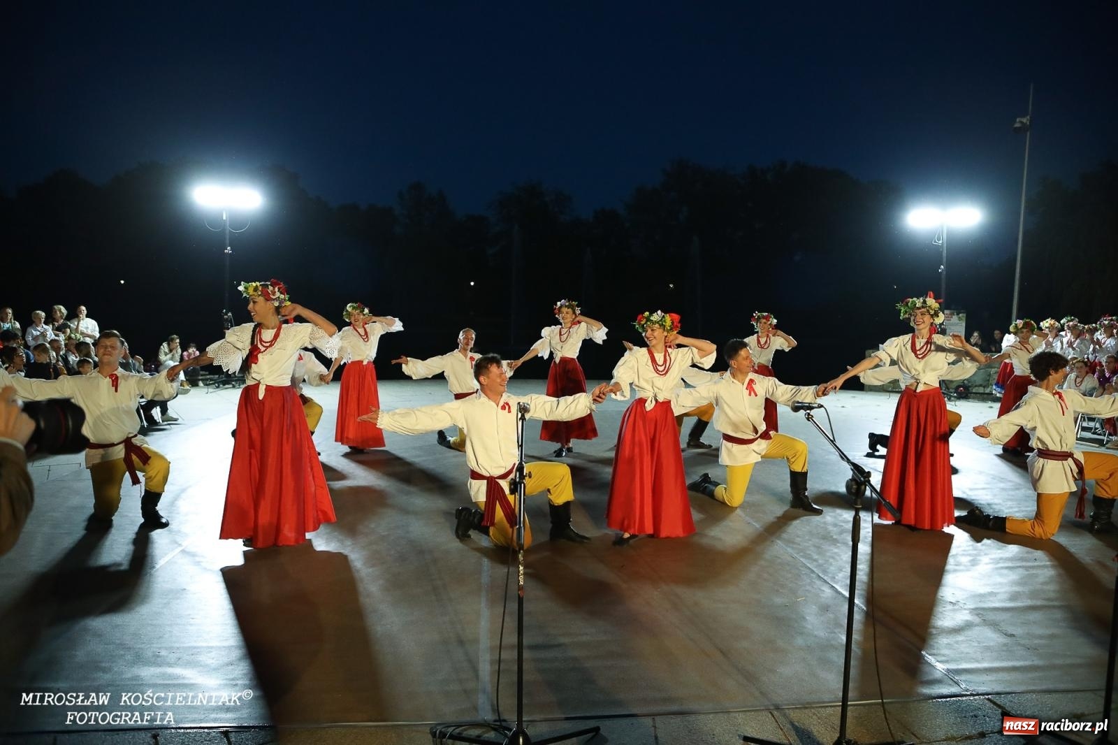 Zdjęcie w galerii na portalu naszraciborz.pl: Noc Świętojańska znów rozświetliła Park Roth - foto na bis! wiadomości z regionu