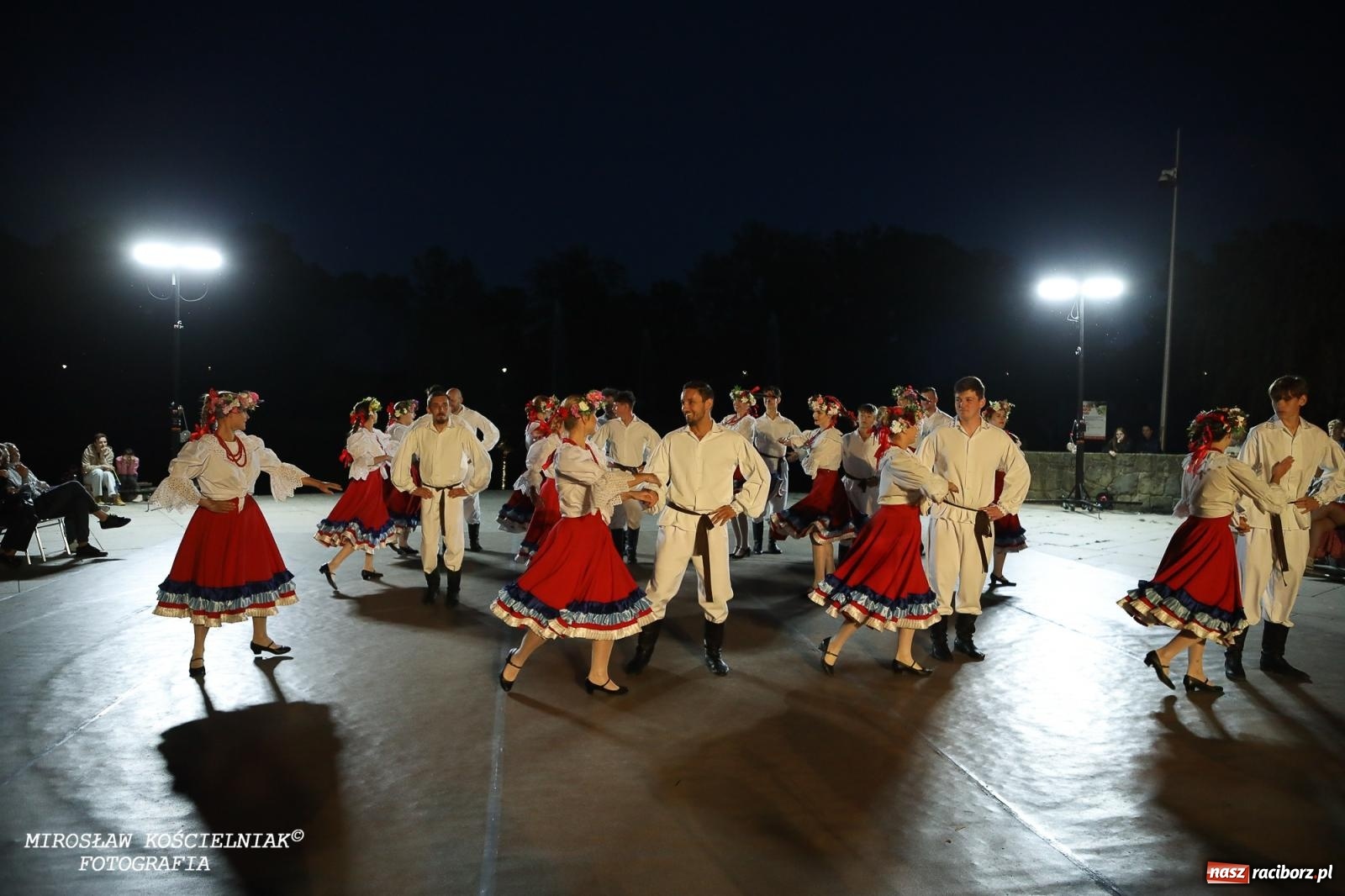 Zdjęcie w galerii na portalu naszraciborz.pl: Noc Świętojańska znów rozświetliła Park Roth - foto na bis! wiadomości z regionu
