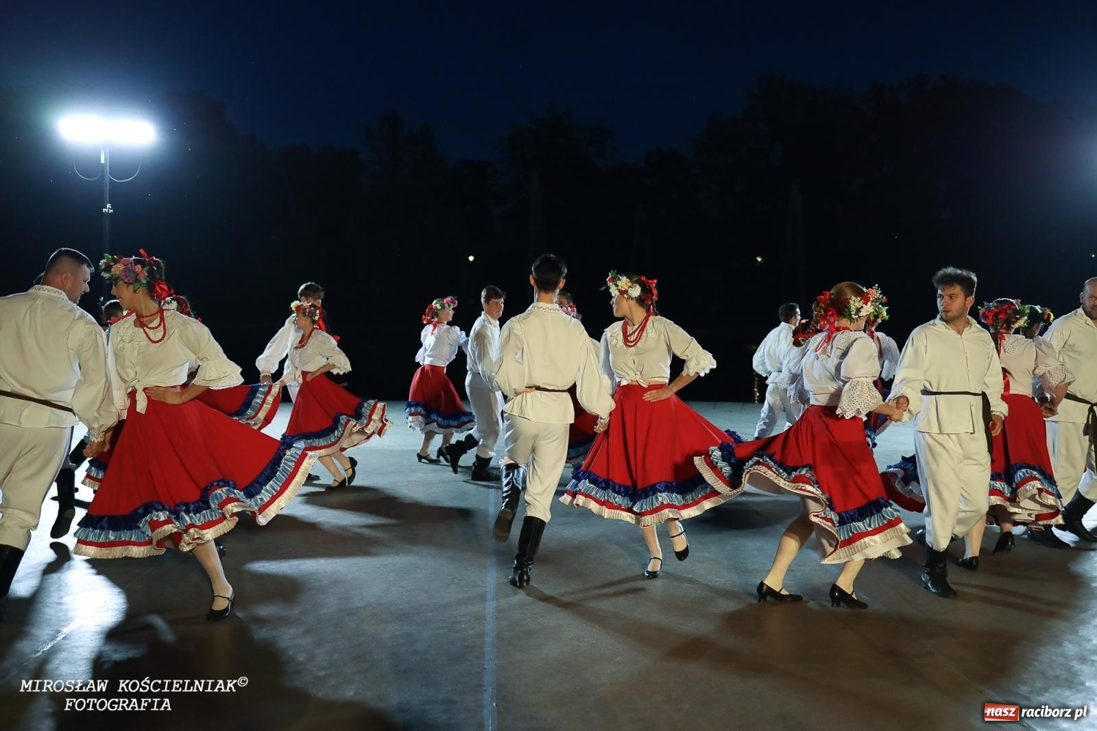 Zdjęcie w galerii na portalu naszraciborz.pl: Noc Świętojańska znów rozświetliła Park Roth - foto na bis! wiadomości z regionu