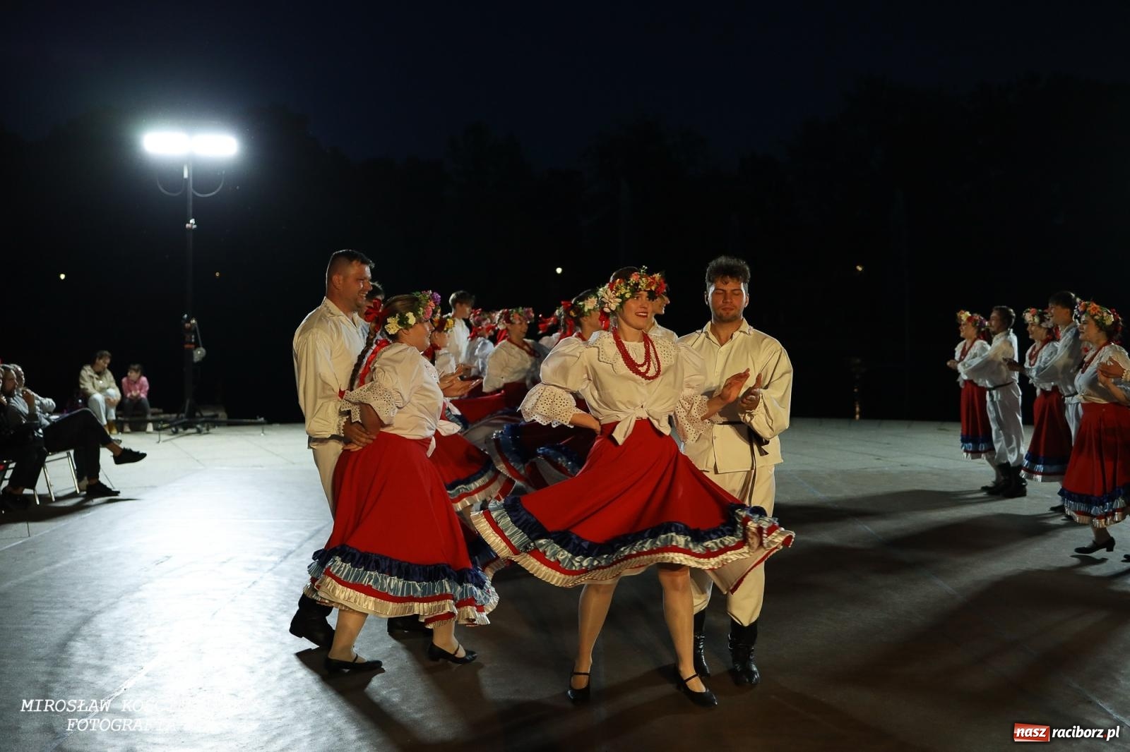 Zdjęcie w galerii na portalu naszraciborz.pl: Noc Świętojańska znów rozświetliła Park Roth - foto na bis! wiadomości z regionu