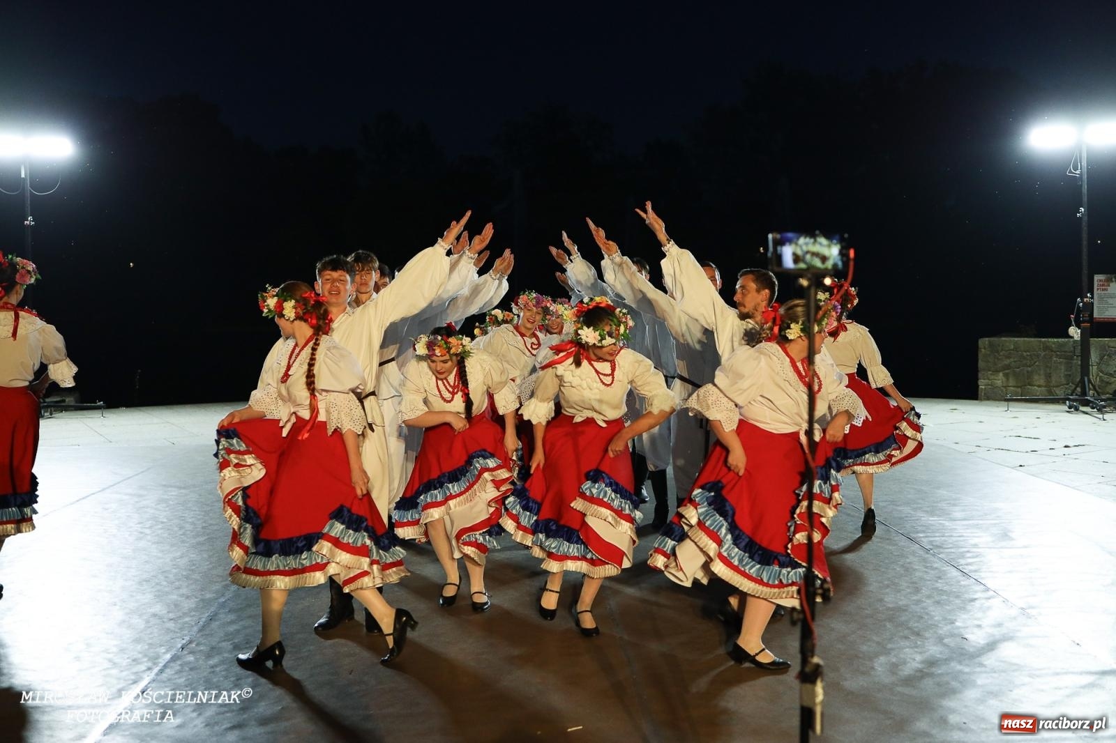 Zdjęcie w galerii na portalu naszraciborz.pl: Noc Świętojańska znów rozświetliła Park Roth - foto na bis! wiadomości z regionu