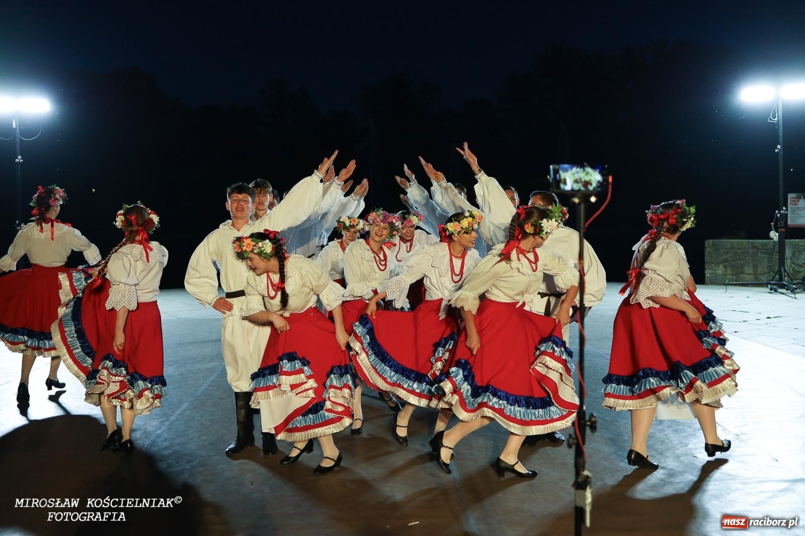 Zdjęcie w galerii na portalu naszraciborz.pl: Noc Świętojańska znów rozświetliła Park Roth - foto na bis! wiadomości z regionu