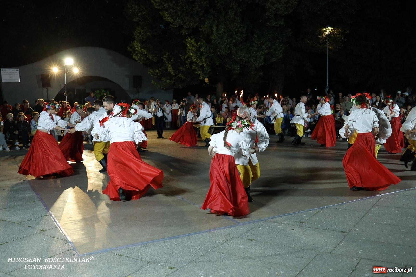 Zdjęcie w galerii na portalu naszraciborz.pl: Noc Świętojańska znów rozświetliła Park Roth - foto na bis! wiadomości z regionu