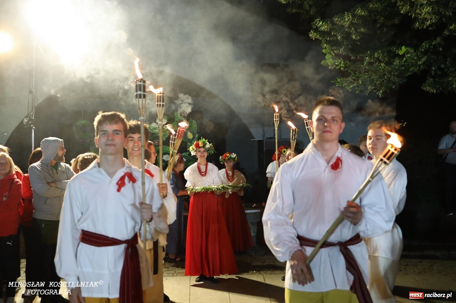 Zdjęcie w galerii na portalu naszraciborz.pl: Noc Świętojańska znów rozświetliła Park Roth - foto na bis! wiadomości z regionu