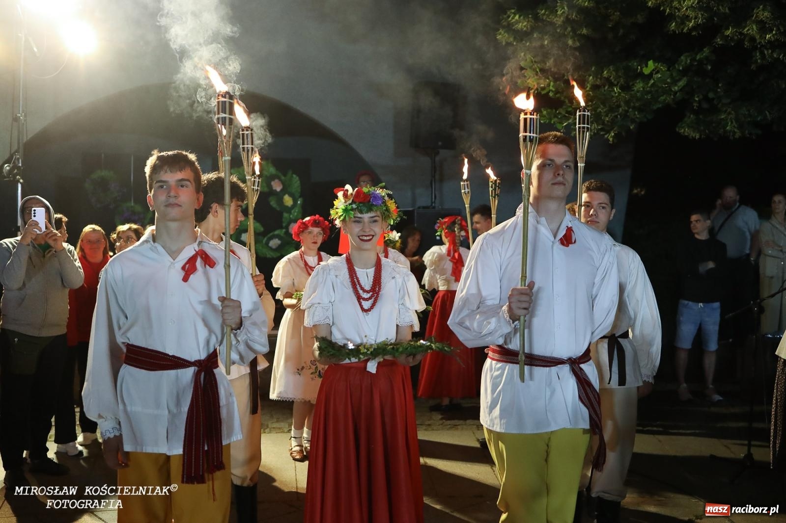 Zdjęcie w galerii na portalu naszraciborz.pl: Noc Świętojańska znów rozświetliła Park Roth - foto na bis! wiadomości z regionu