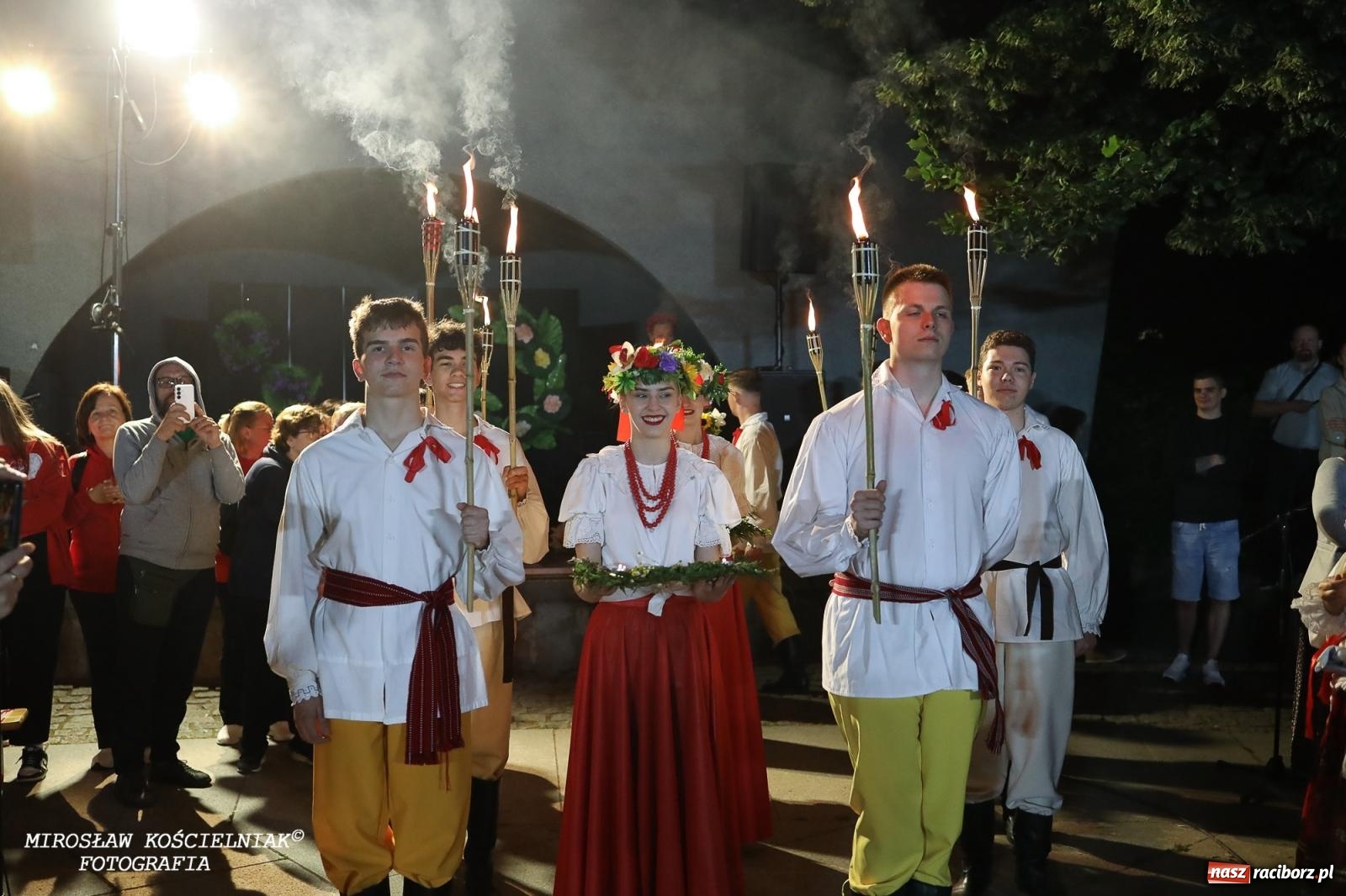 Zdjęcie w galerii na portalu naszraciborz.pl: Noc Świętojańska znów rozświetliła Park Roth - foto na bis! wiadomości z regionu