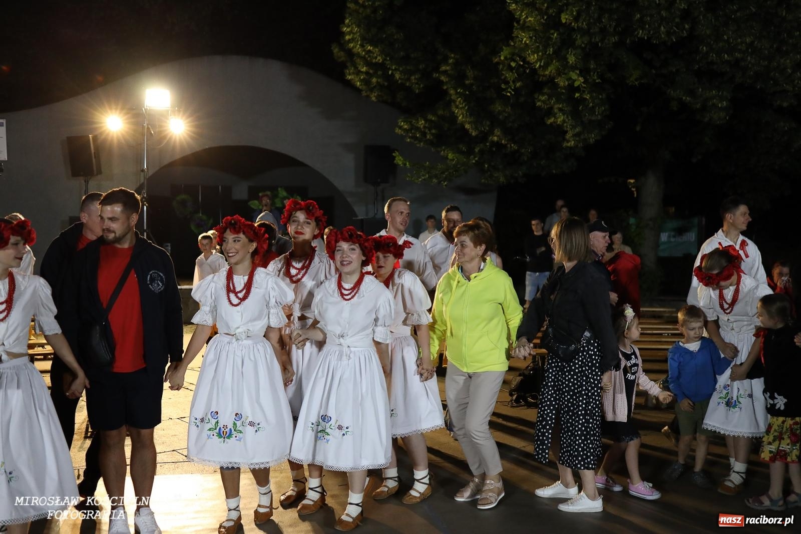 Zdjęcie w galerii na portalu naszraciborz.pl: Noc Świętojańska znów rozświetliła Park Roth - foto na bis! wiadomości z regionu