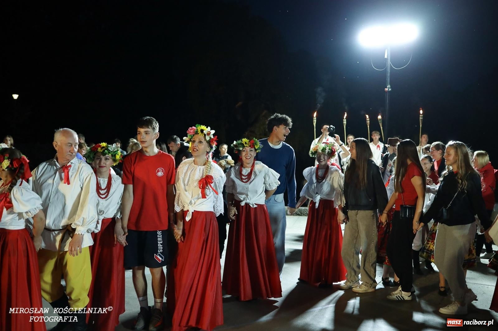 Zdjęcie w galerii na portalu naszraciborz.pl: Noc Świętojańska znów rozświetliła Park Roth - foto na bis! wiadomości z regionu