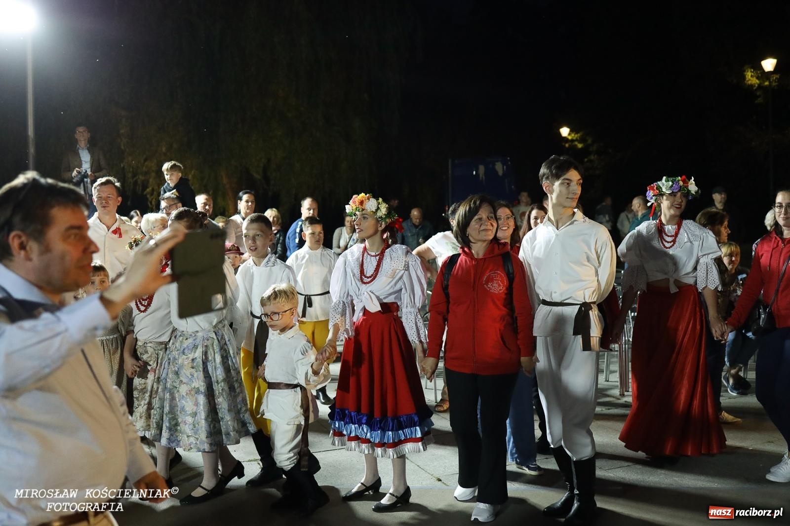 Zdjęcie w galerii na portalu naszraciborz.pl: Noc Świętojańska znów rozświetliła Park Roth - foto na bis! wiadomości z regionu