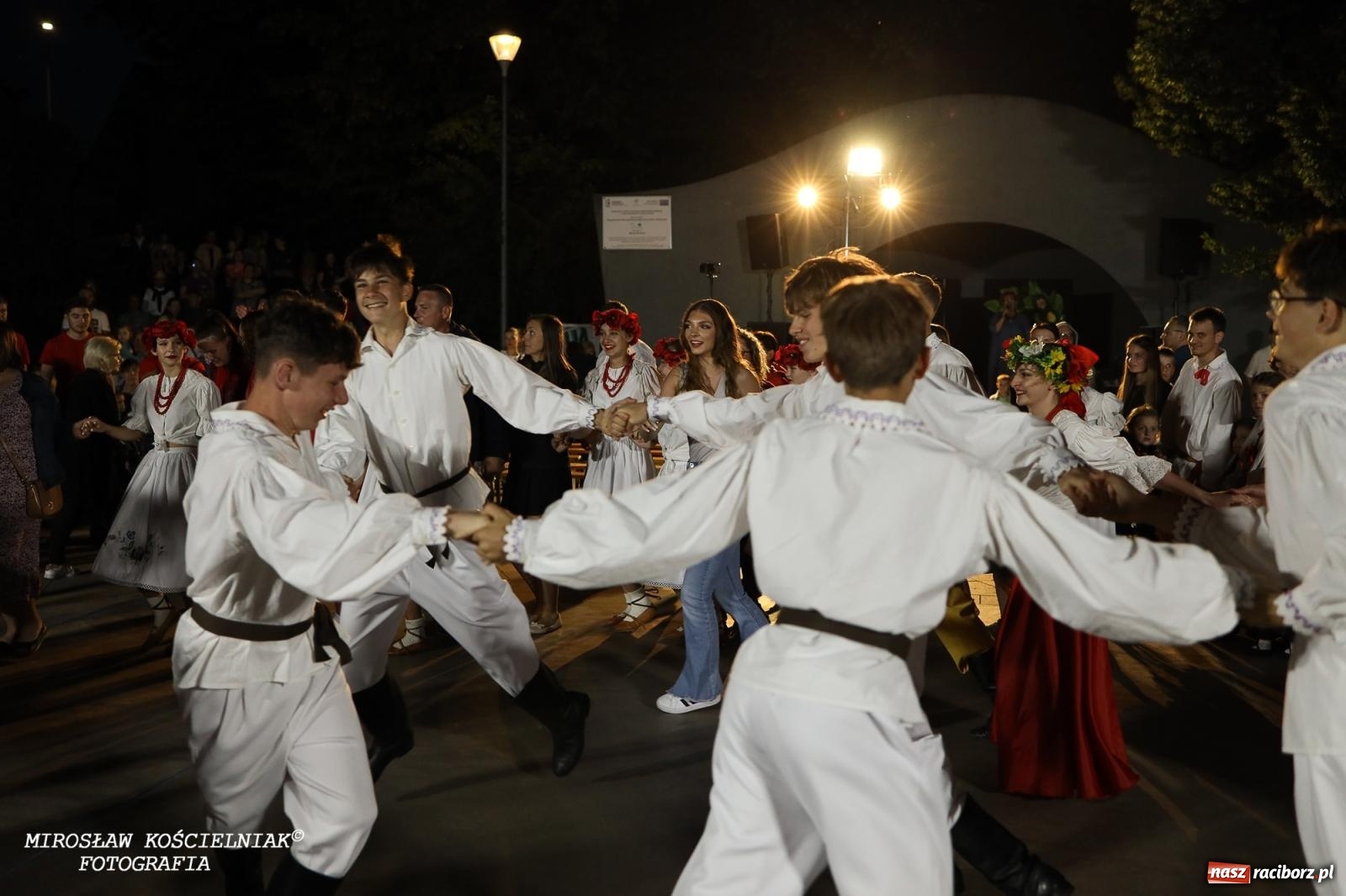 Zdjęcie w galerii na portalu naszraciborz.pl: Noc Świętojańska znów rozświetliła Park Roth - foto na bis! wiadomości z regionu