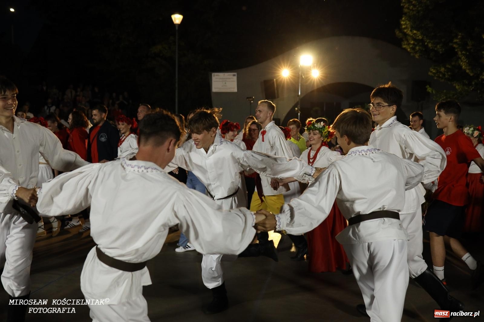 Zdjęcie w galerii na portalu naszraciborz.pl: Noc Świętojańska znów rozświetliła Park Roth - foto na bis! wiadomości z regionu