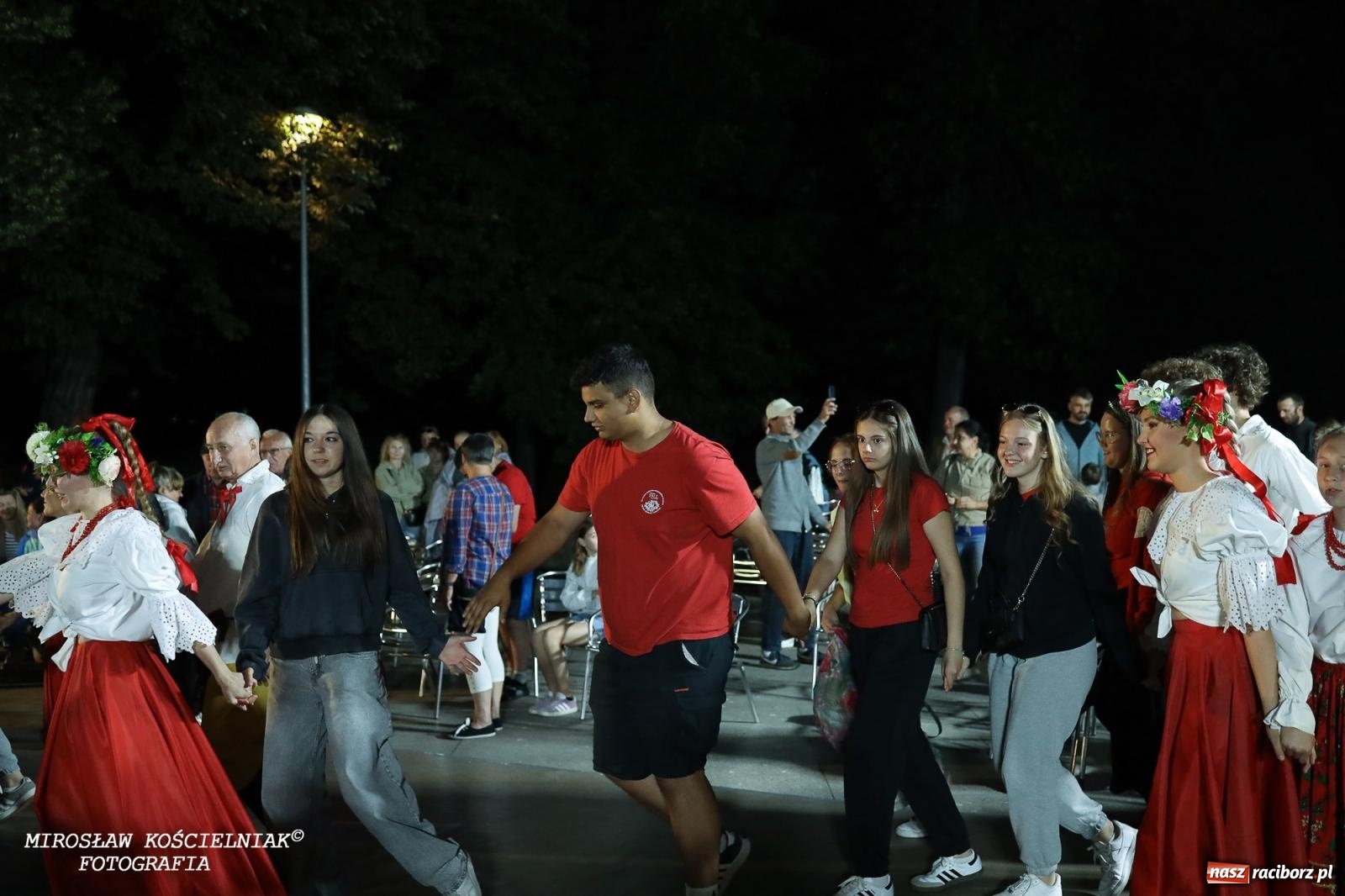Zdjęcie w galerii na portalu naszraciborz.pl: Noc Świętojańska znów rozświetliła Park Roth - foto na bis! wiadomości z regionu