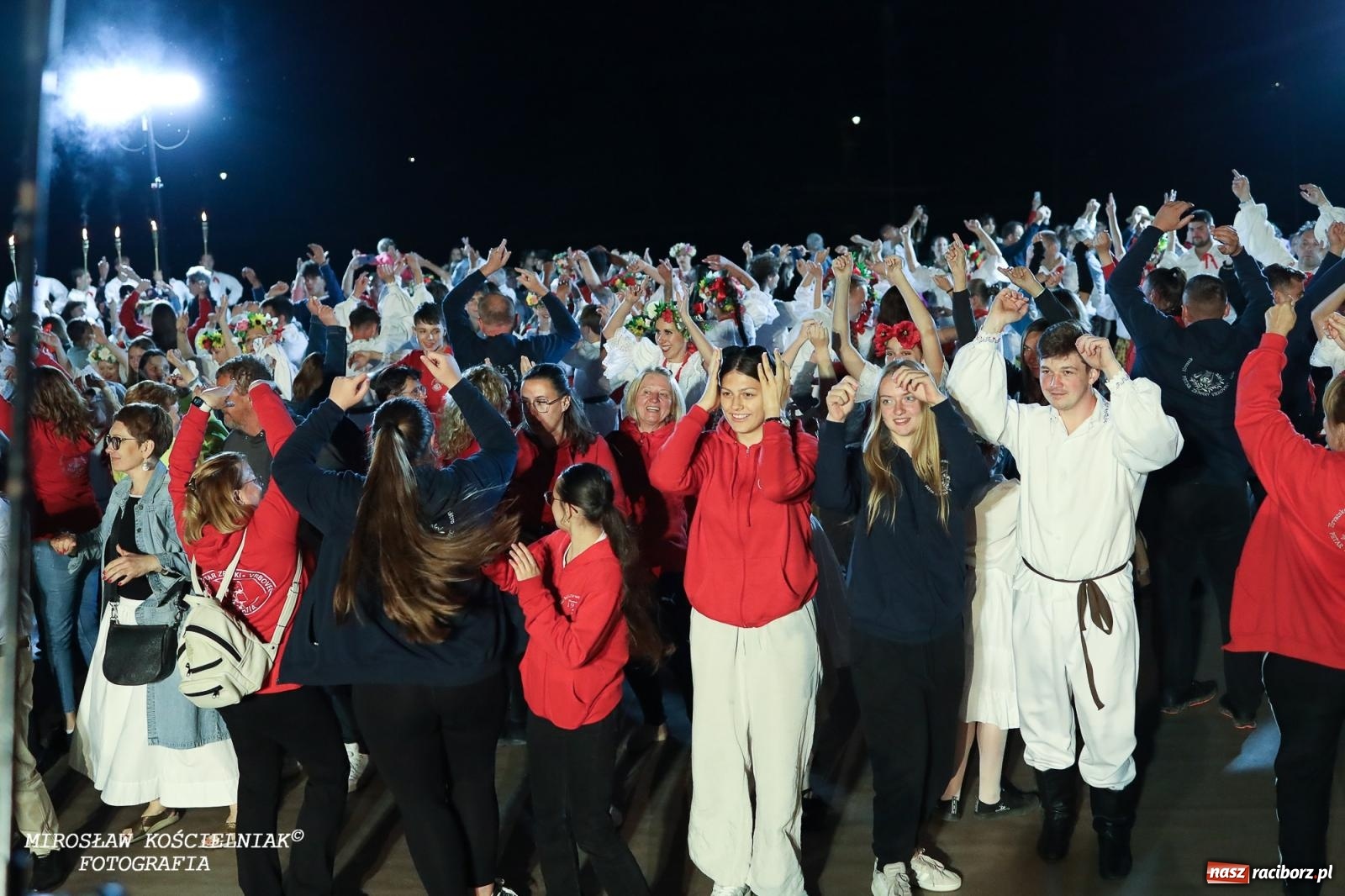 Zdjęcie w galerii na portalu naszraciborz.pl: Noc Świętojańska znów rozświetliła Park Roth - foto na bis! wiadomości z regionu