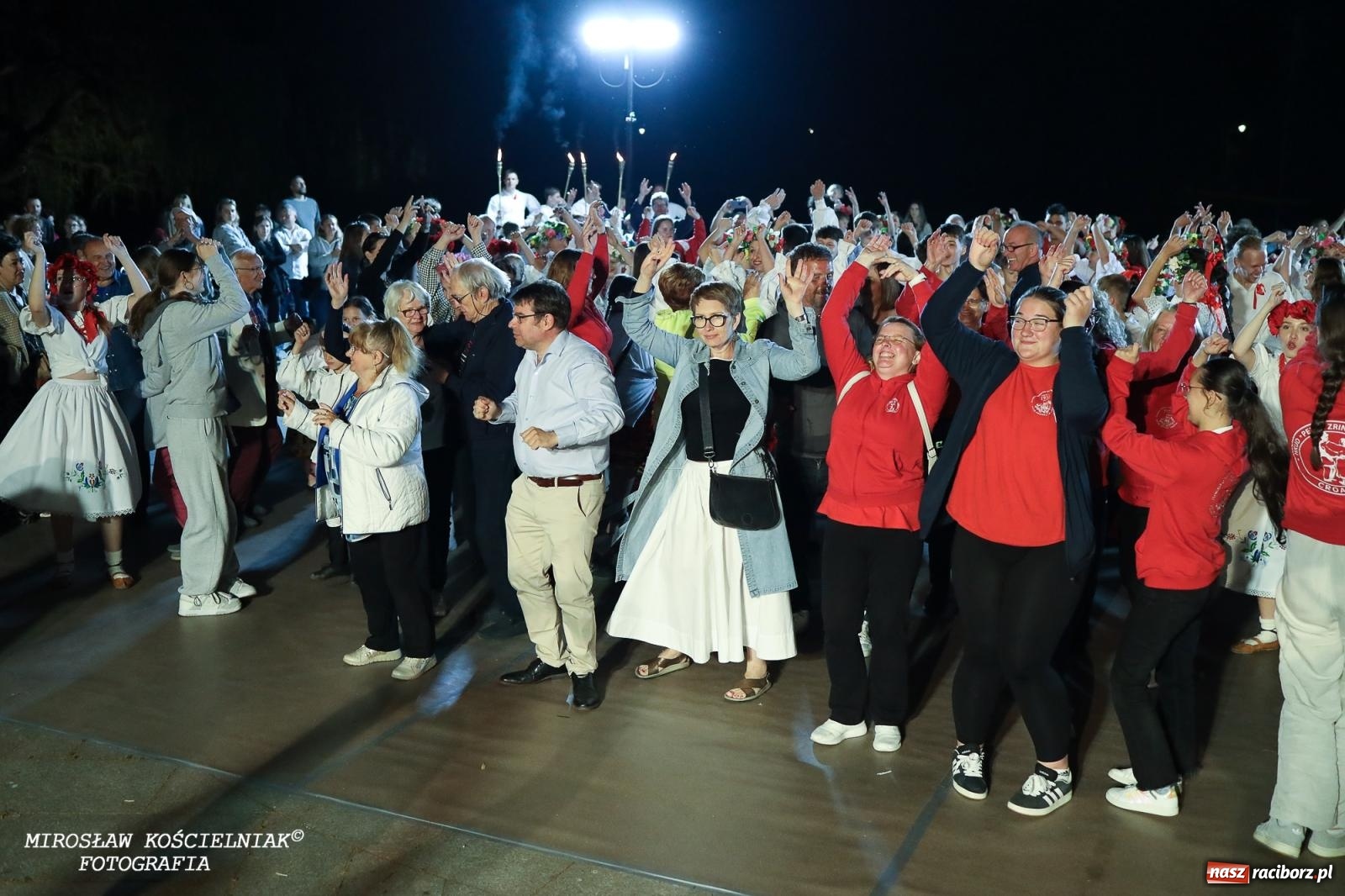 Zdjęcie w galerii na portalu naszraciborz.pl: Noc Świętojańska znów rozświetliła Park Roth - foto na bis! wiadomości z regionu