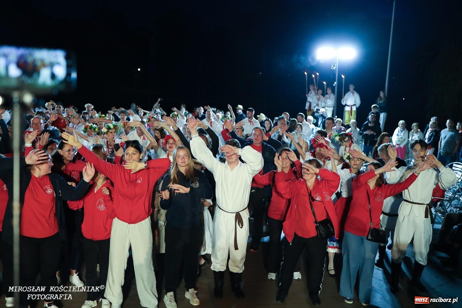 Zdjęcie w galerii na portalu naszraciborz.pl: Noc Świętojańska znów rozświetliła Park Roth - foto na bis! wiadomości z regionu