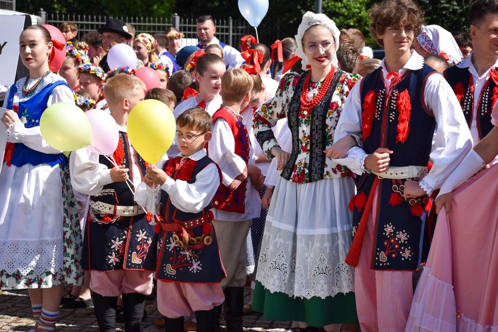 Zdjęcie w galerii na portalu naszraciborz.pl: Zamek Piastowski sercem święta kultur – Powiat Raciborski celebruje różnorodność wiadomości z regionu