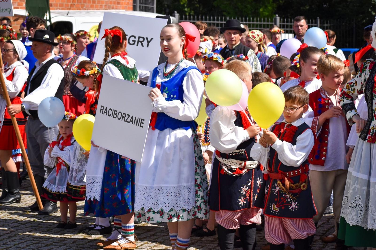 Zdjęcie w galerii na portalu naszraciborz.pl: Zamek Piastowski sercem święta kultur – Powiat Raciborski celebruje różnorodność wiadomości z regionu