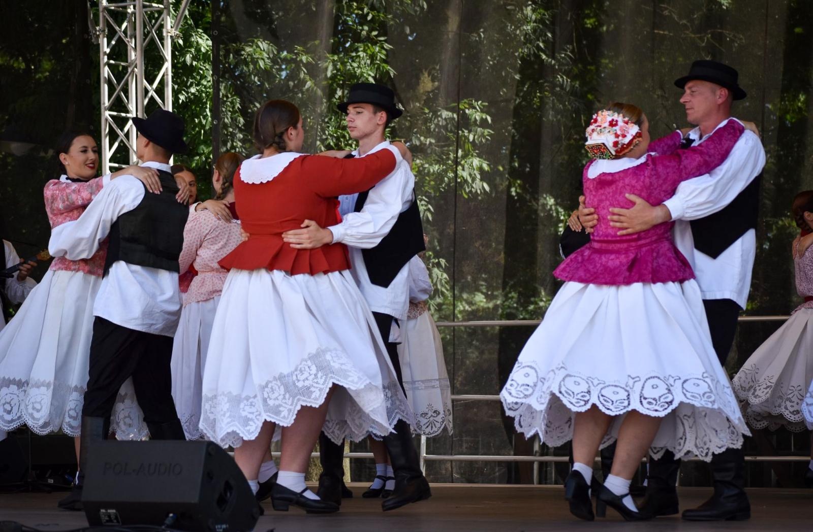 Zdjęcie w galerii na portalu naszraciborz.pl: Zamek Piastowski sercem święta kultur – Powiat Raciborski celebruje różnorodność wiadomości z regionu