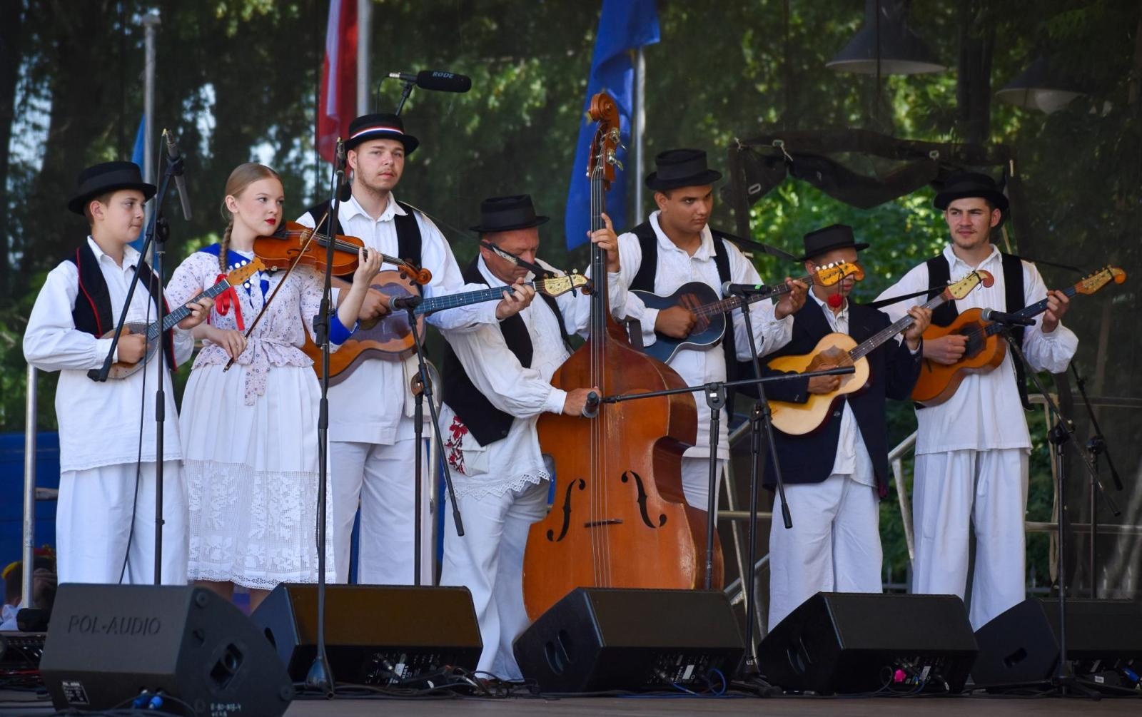 Zdjęcie w galerii na portalu naszraciborz.pl: Zamek Piastowski sercem święta kultur – Powiat Raciborski celebruje różnorodność wiadomości z regionu