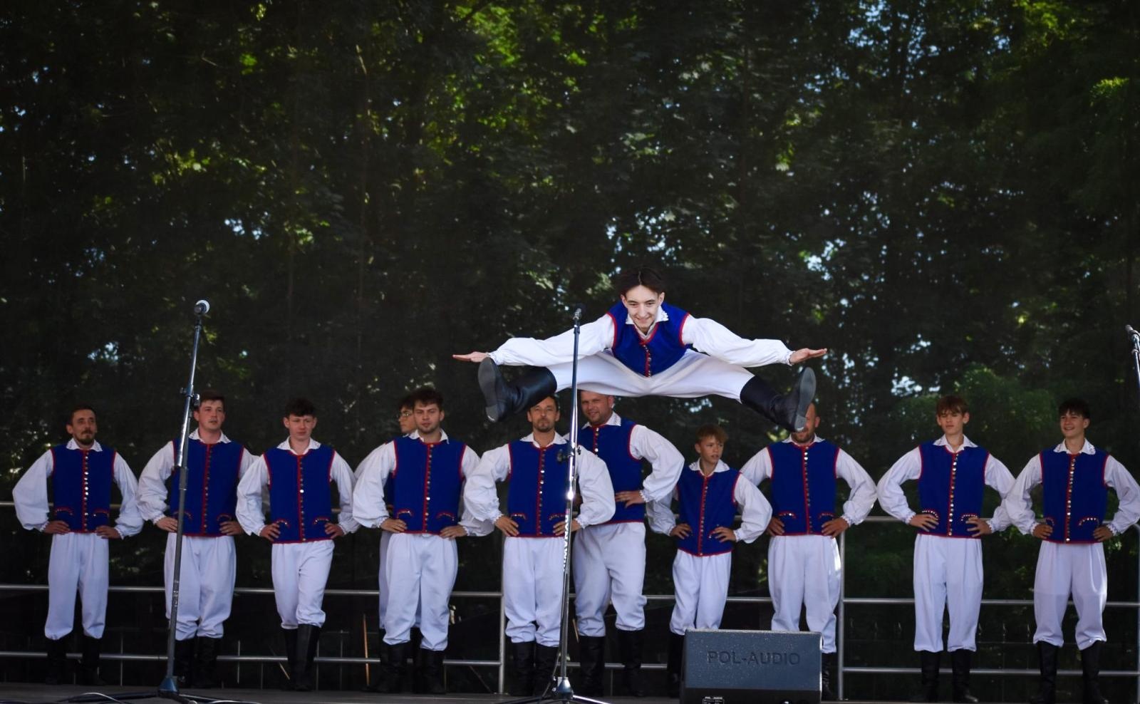 Zdjęcie w galerii na portalu naszraciborz.pl: Zamek Piastowski sercem święta kultur – Powiat Raciborski celebruje różnorodność wiadomości z regionu