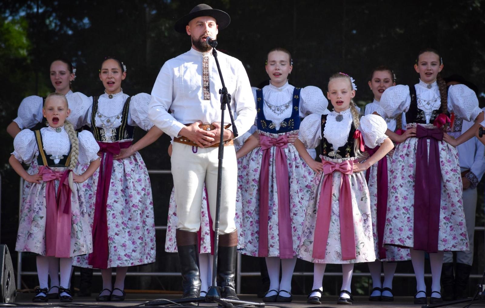 Zdjęcie w galerii na portalu naszraciborz.pl: Zamek Piastowski sercem święta kultur – Powiat Raciborski celebruje różnorodność wiadomości z regionu