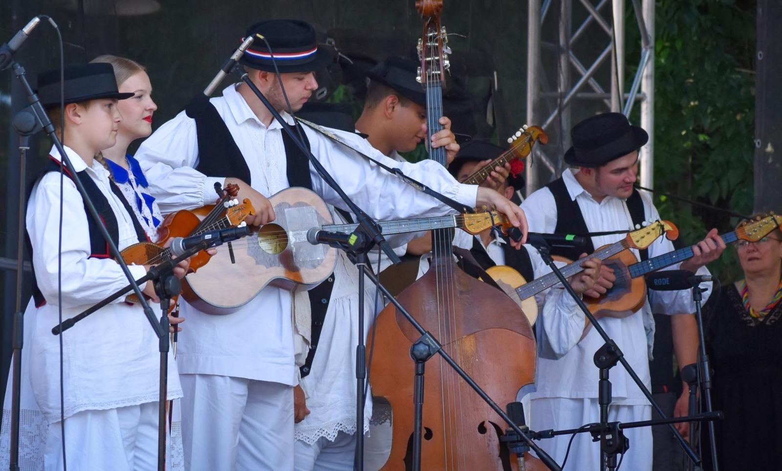 Zdjęcie w galerii na portalu naszraciborz.pl: Zamek Piastowski sercem święta kultur – Powiat Raciborski celebruje różnorodność wiadomości z regionu