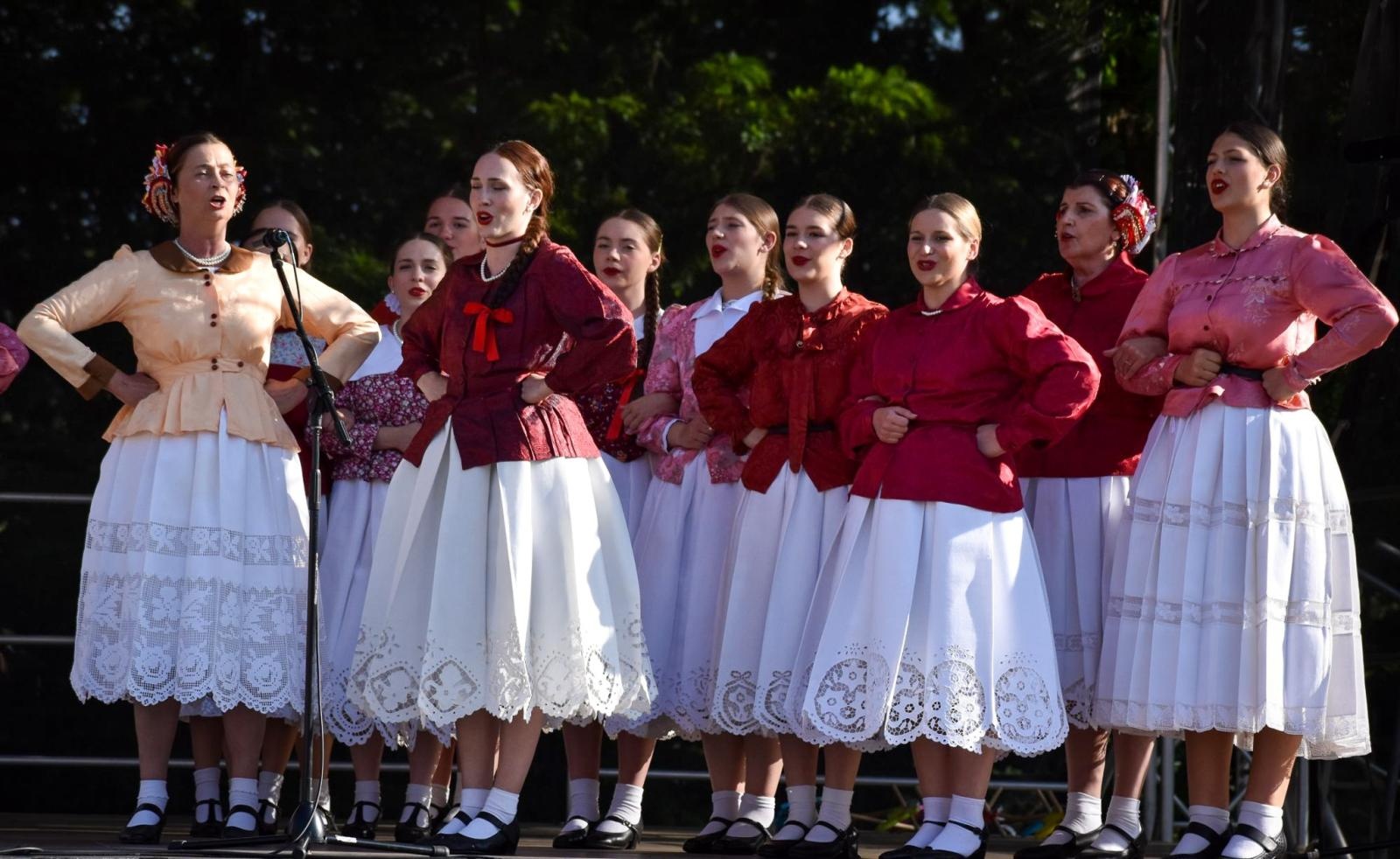 Zdjęcie w galerii na portalu naszraciborz.pl: Zamek Piastowski sercem święta kultur – Powiat Raciborski celebruje różnorodność wiadomości z regionu