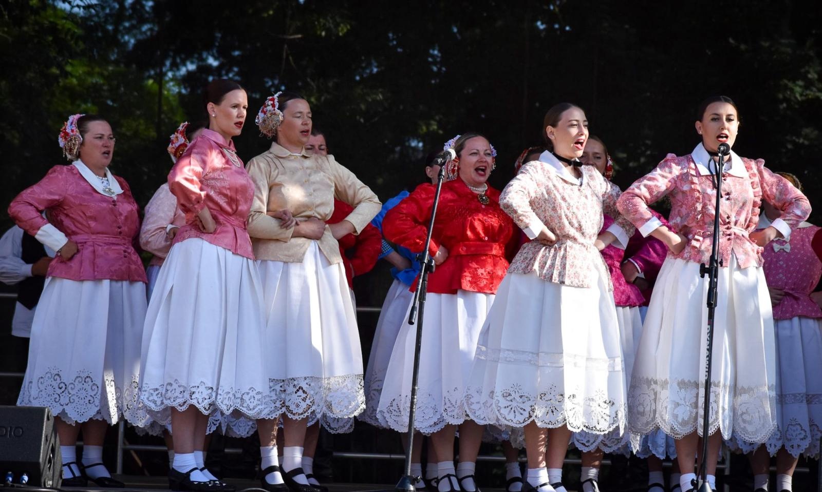 Zdjęcie w galerii na portalu naszraciborz.pl: Zamek Piastowski sercem święta kultur – Powiat Raciborski celebruje różnorodność wiadomości z regionu