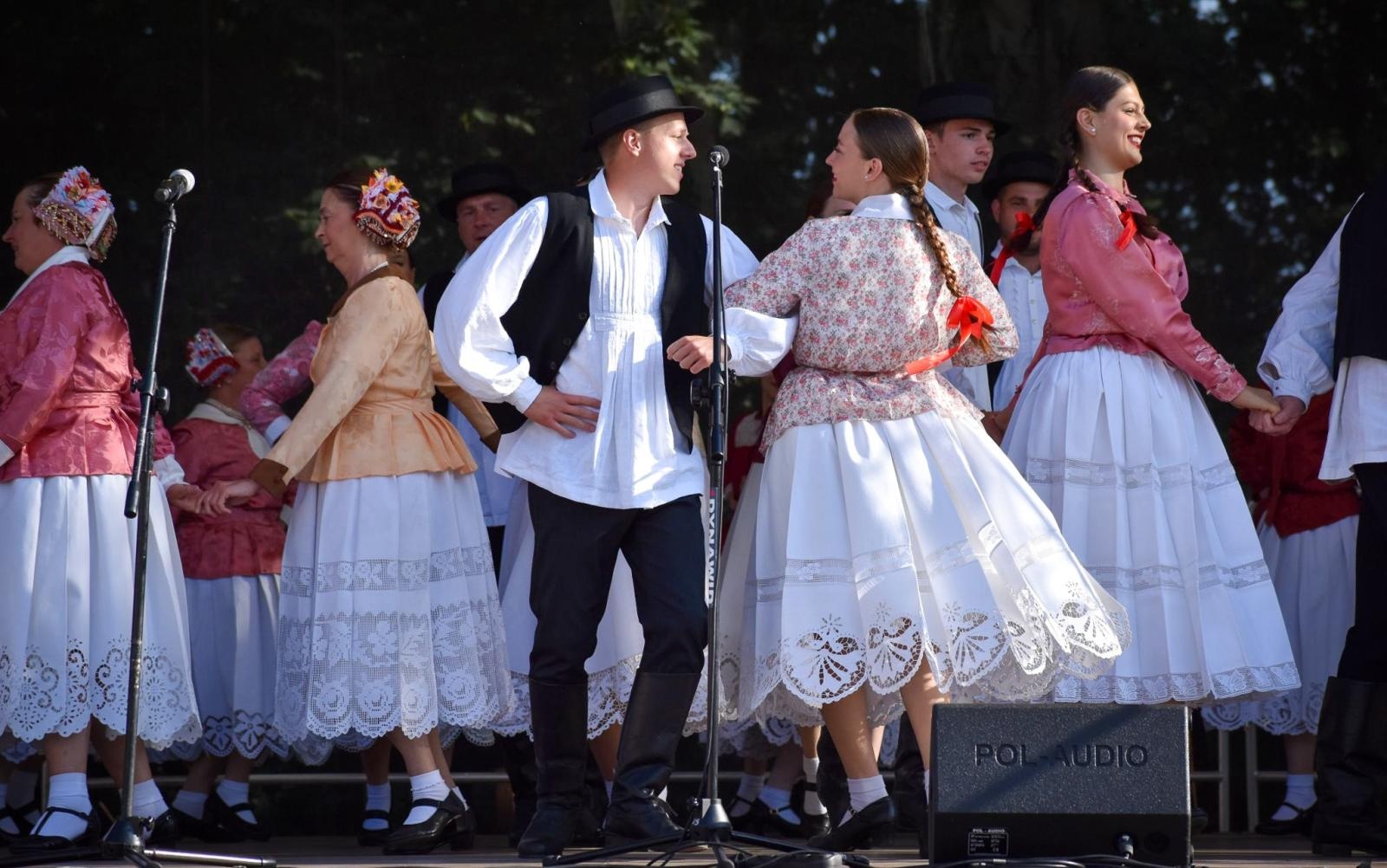 Zdjęcie w galerii na portalu naszraciborz.pl: Zamek Piastowski sercem święta kultur – Powiat Raciborski celebruje różnorodność wiadomości z regionu
