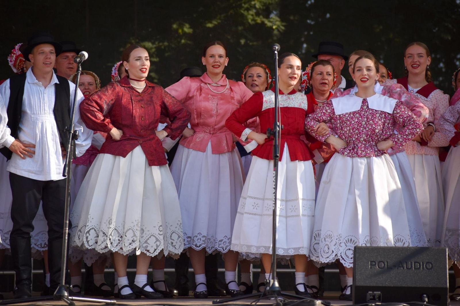 Zdjęcie w galerii na portalu naszraciborz.pl: Zamek Piastowski sercem święta kultur – Powiat Raciborski celebruje różnorodność wiadomości z regionu